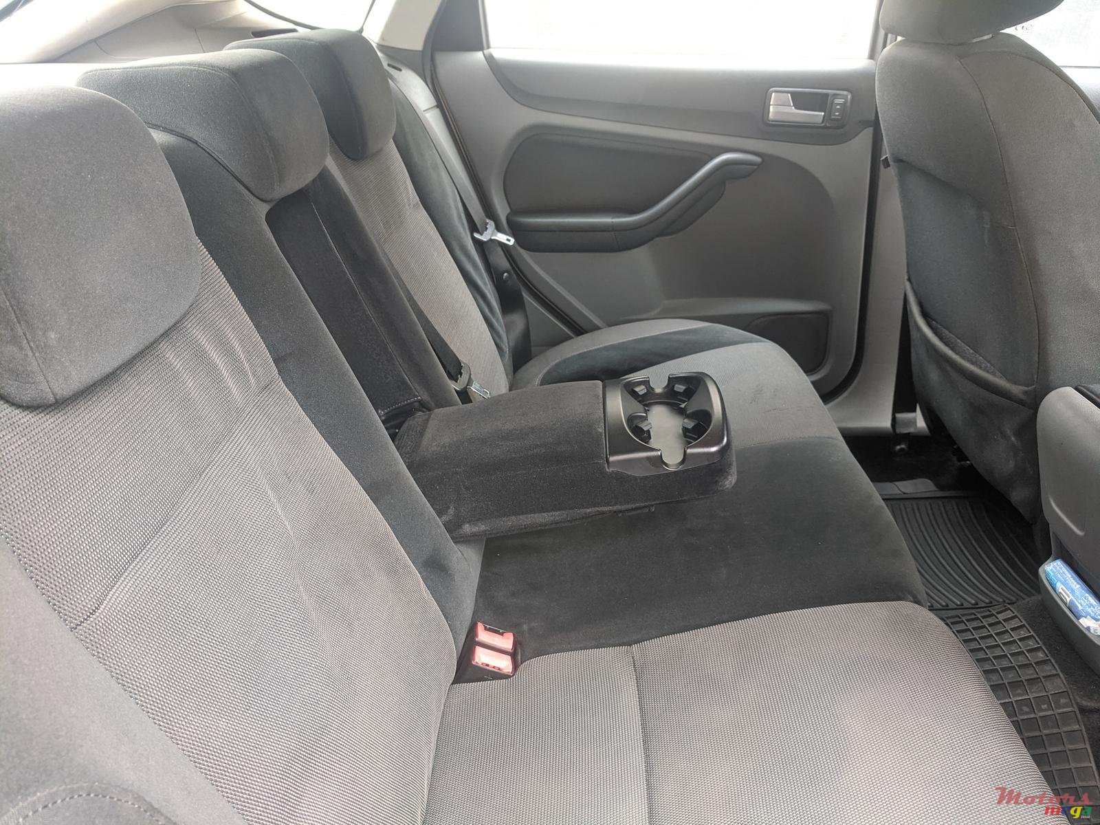 2009' Ford Focus photo #7