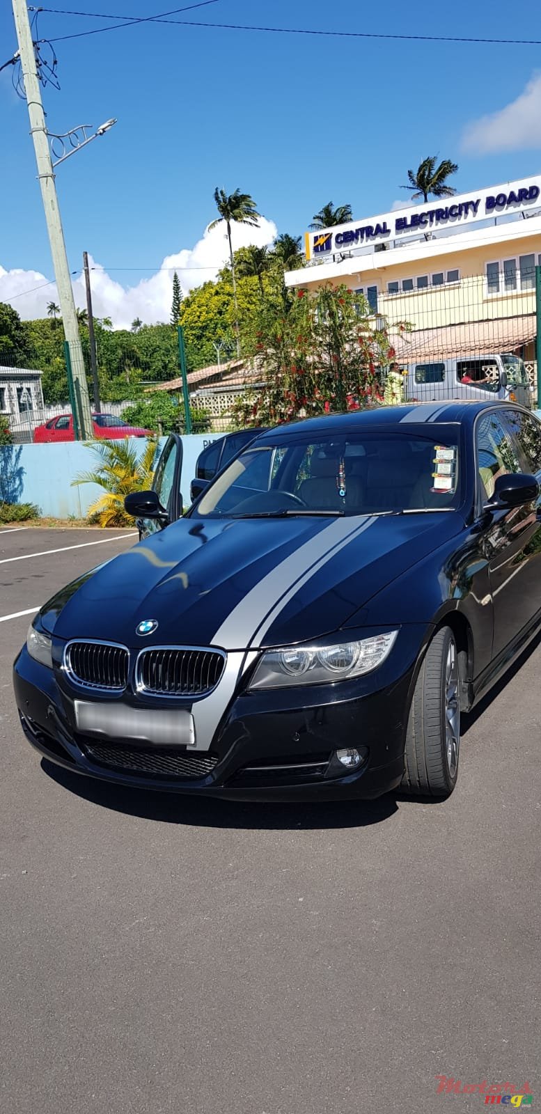 2009' BMW 320 photo #1