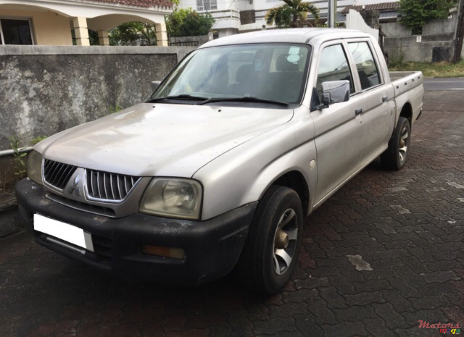 2005' Mitsubishi photo #1