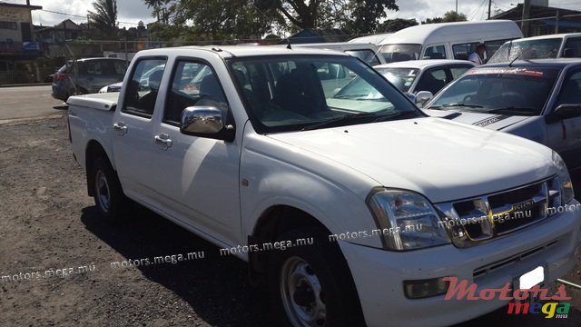 2005' Isuzu DMax photo #1