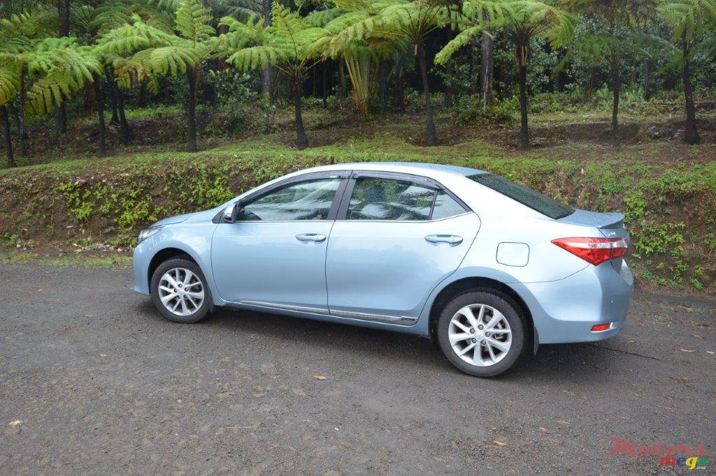 2015' Toyota Corolla photo #1