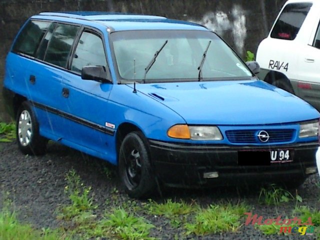 1994' Opel Astra photo #1