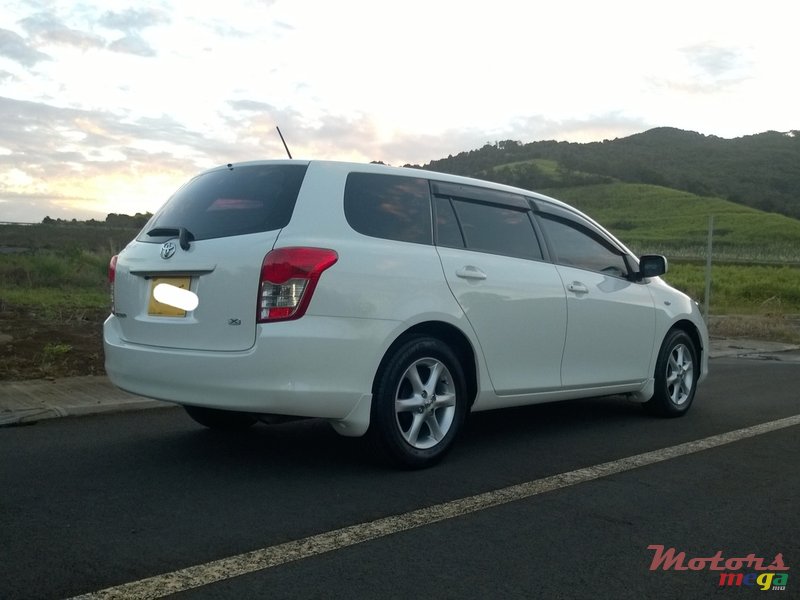 2010' Toyota FIELDER photo #2