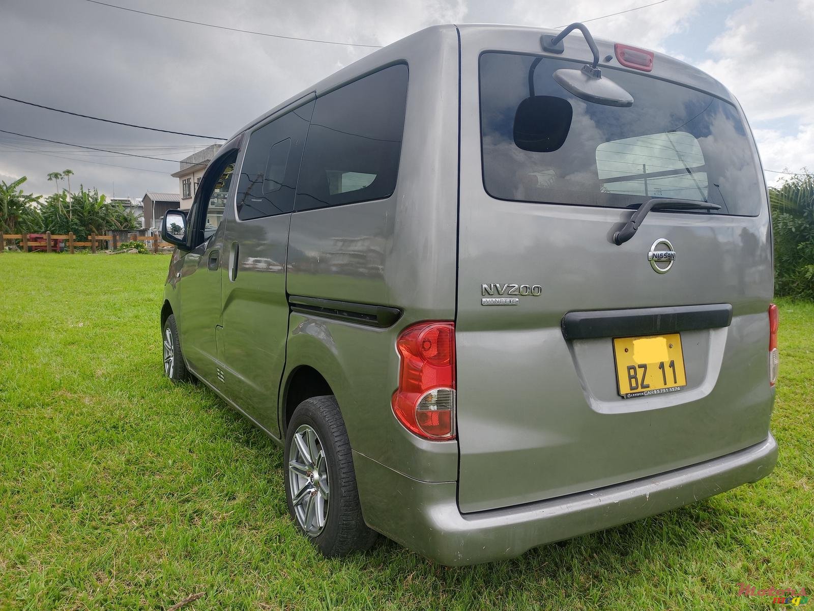 2011' Nissan NV photo #3