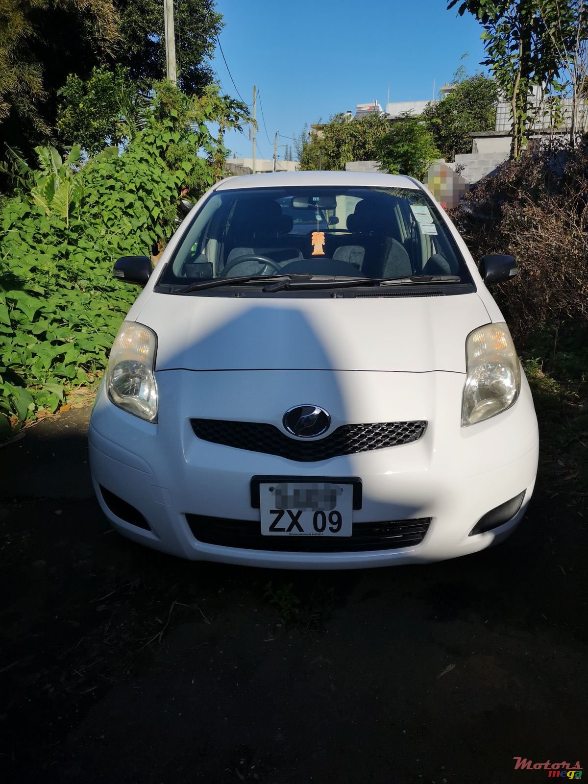 2009' Toyota Vitz photo #4