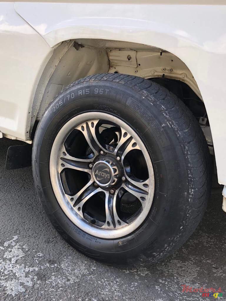 2001' Nissan photo #3