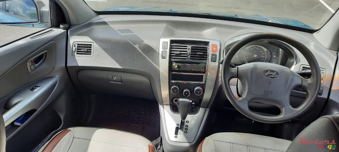 2005' Hyundai Tucson Automatic transmission photo #6