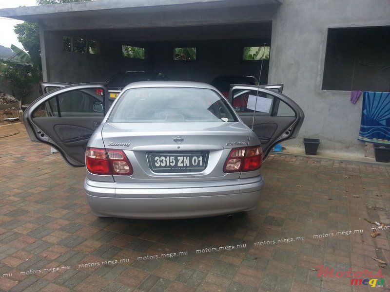 2001' Nissan photo #7