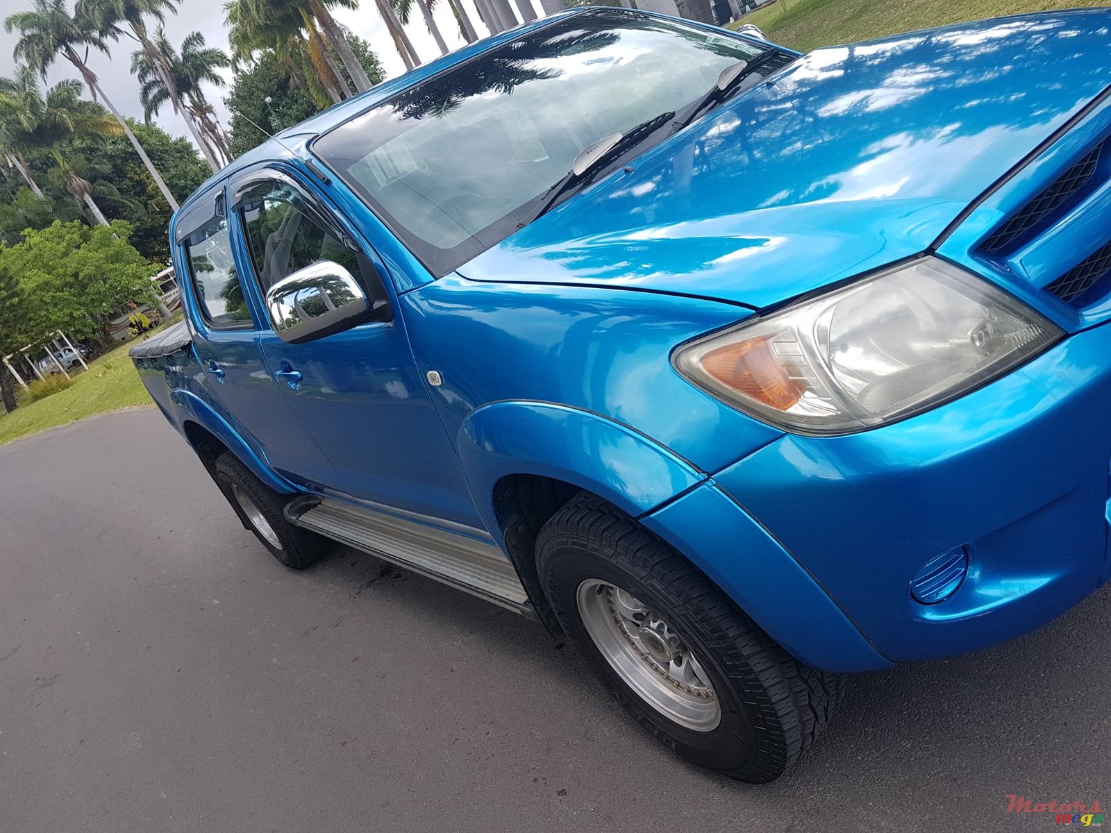 2006' Toyota Hilux photo #1