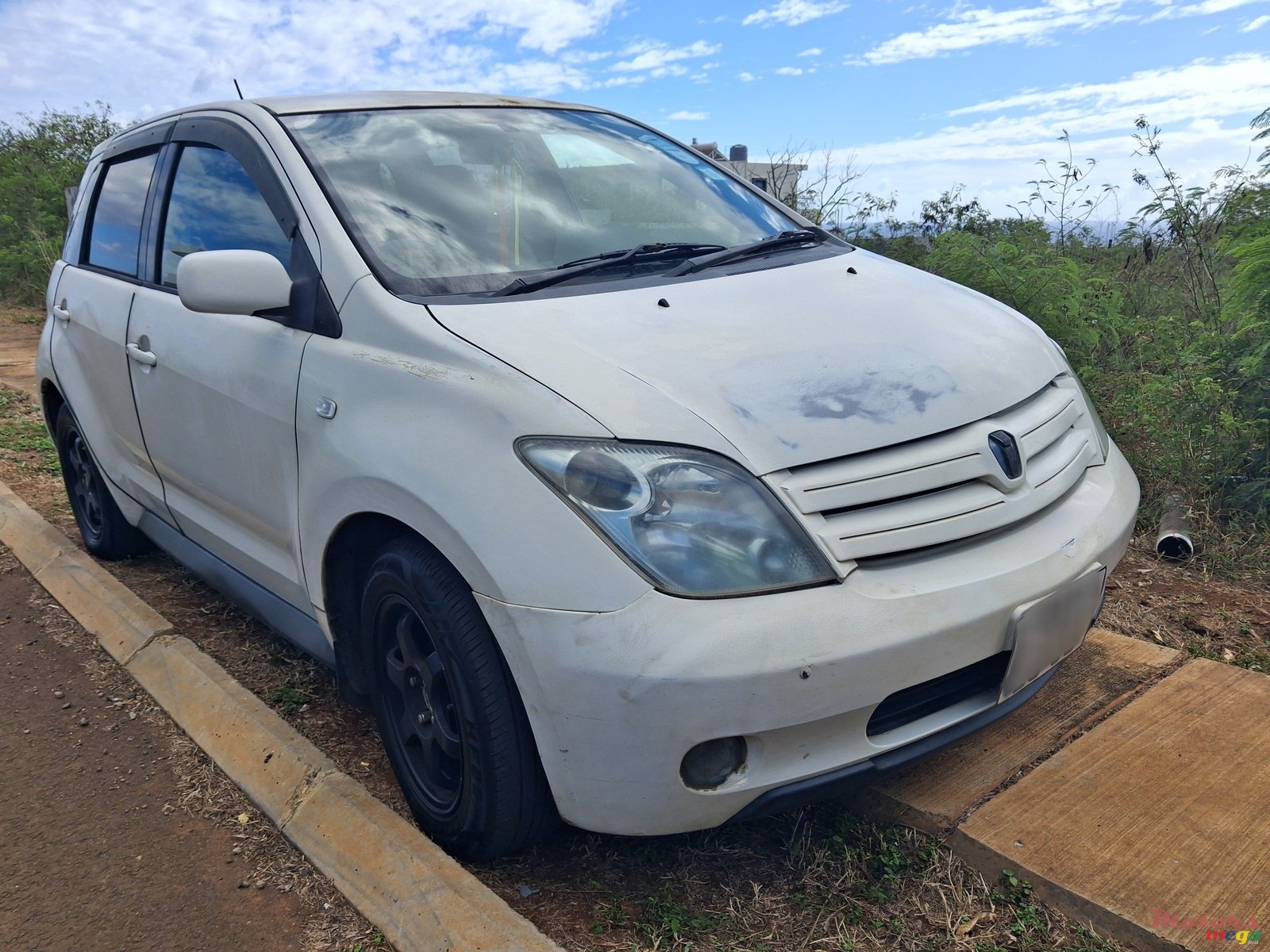2005' Toyota Ist photo #2