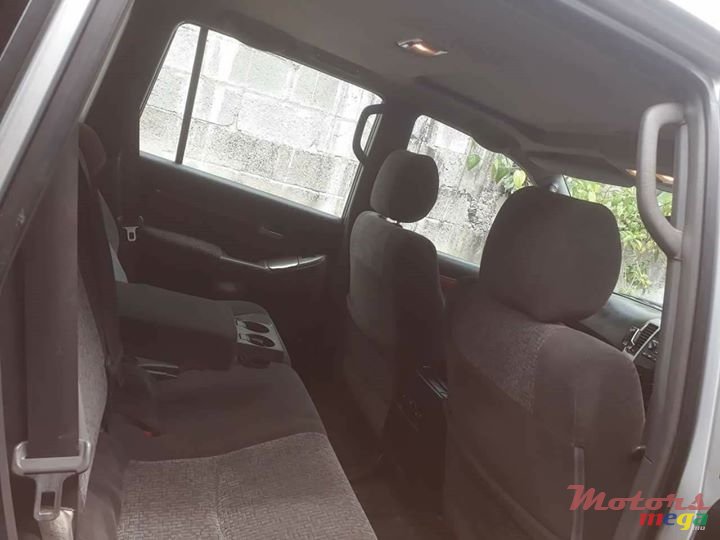 2006' Toyota Land Cruiser Prado 120 photo #2