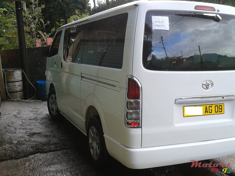 2009' Toyota HiAce photo #4