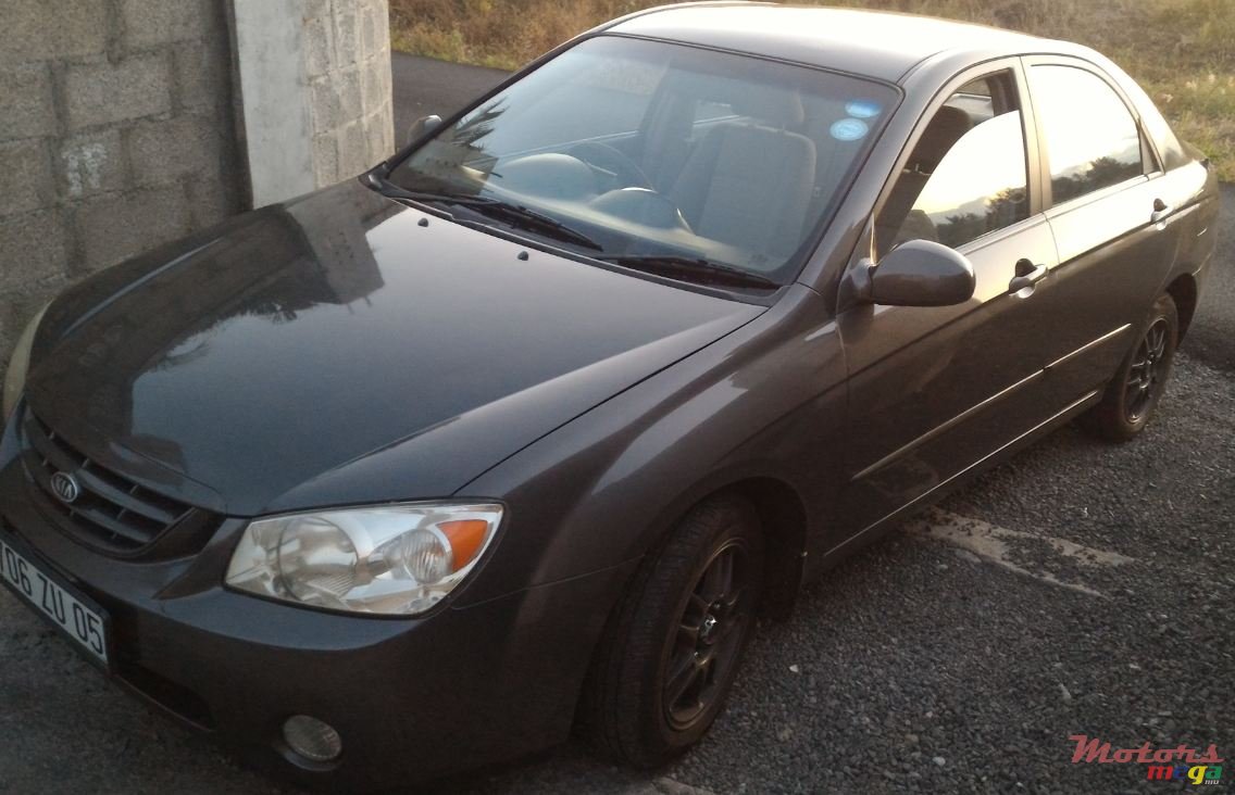 2005' Kia Cerato photo #2