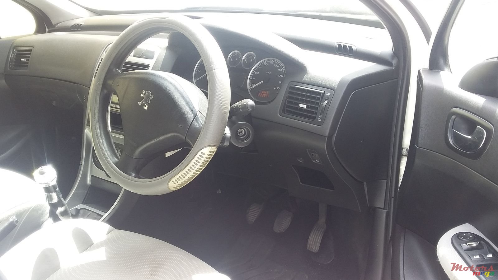 2005' Peugeot Break photo #3