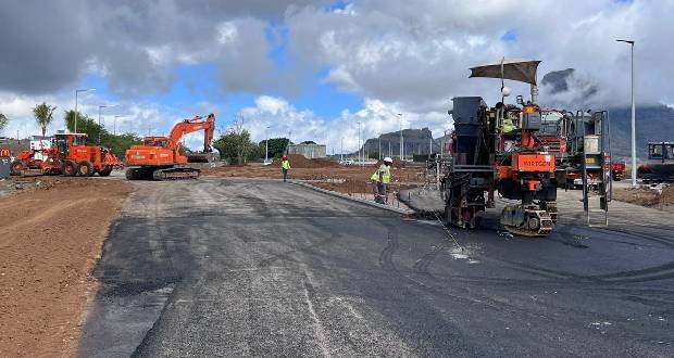À Cascavelle: Présence du ministre des Infrastructures nationales lors des travaux routiers