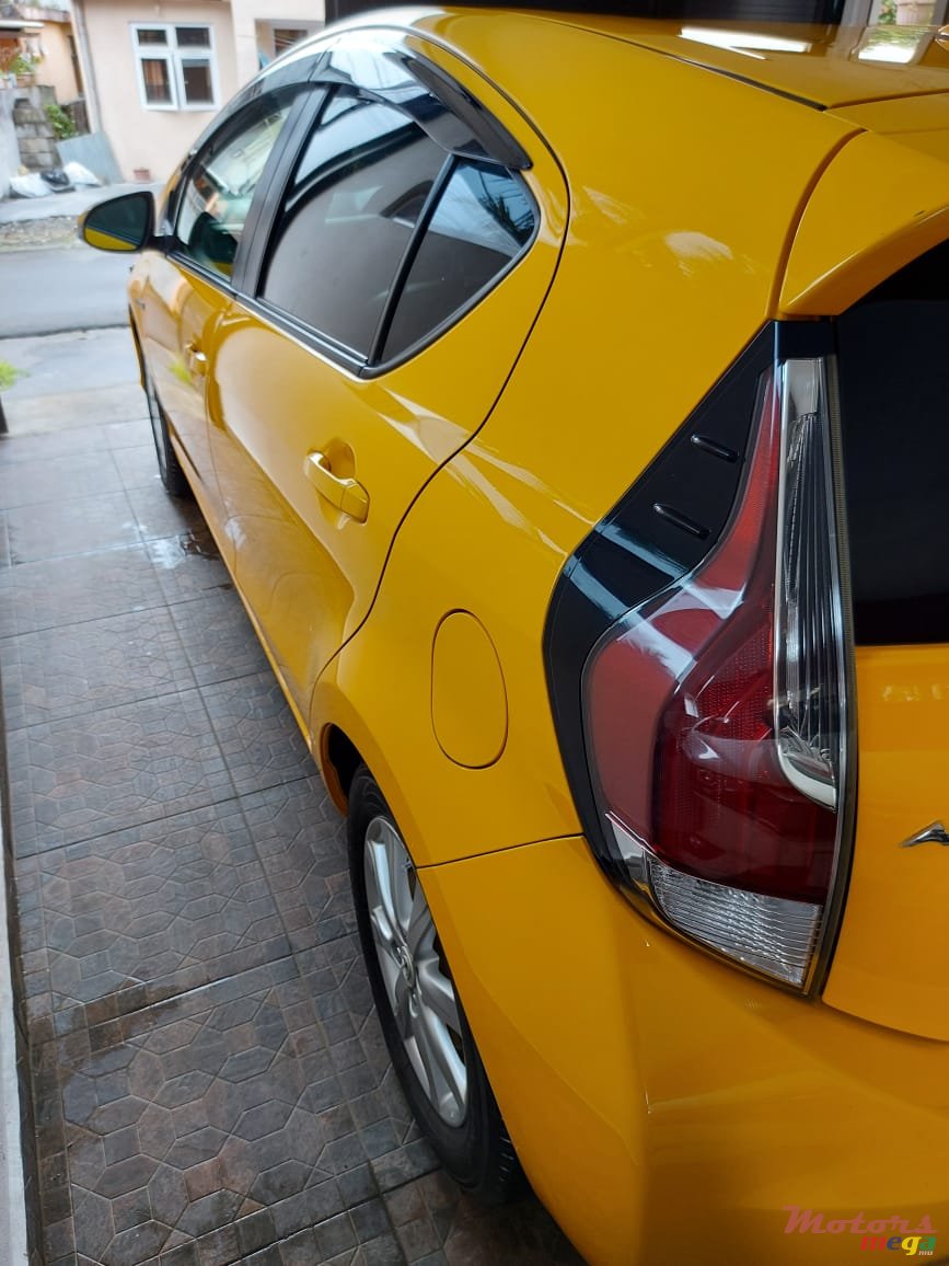 2015' Toyota Aqua photo #3