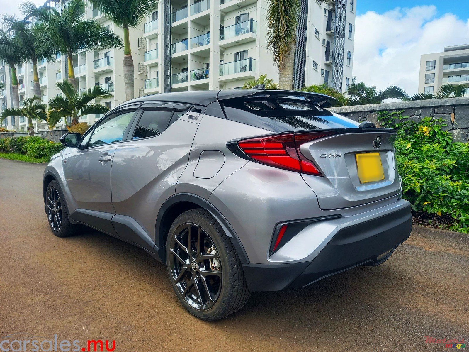 2020' Toyota C-HR GR 1.8 Hybrid photo #3