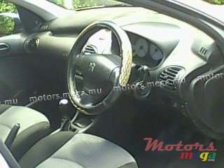 2005' Peugeot photo #3