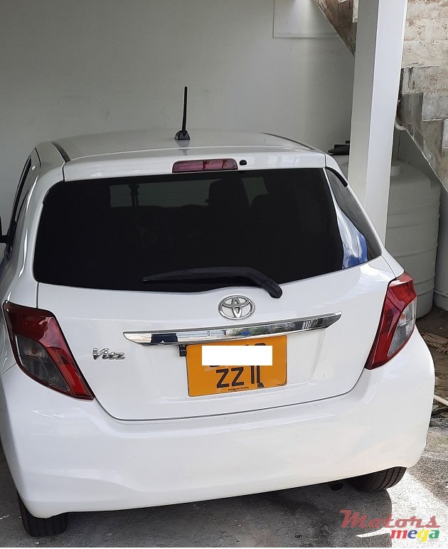 2011' Toyota Vitz photo #4