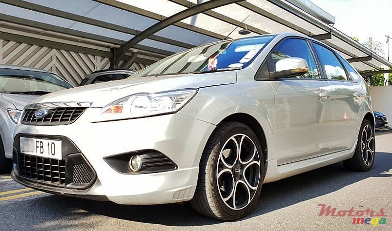 2010' Ford Focus photo #3