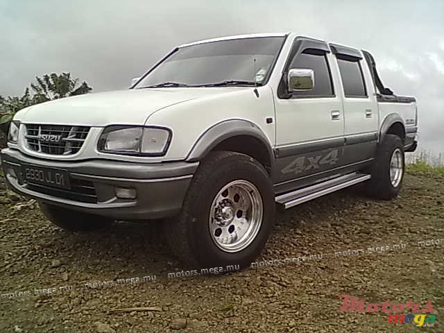 2001' Isuzu 4X4 LS JAPAN photo #2