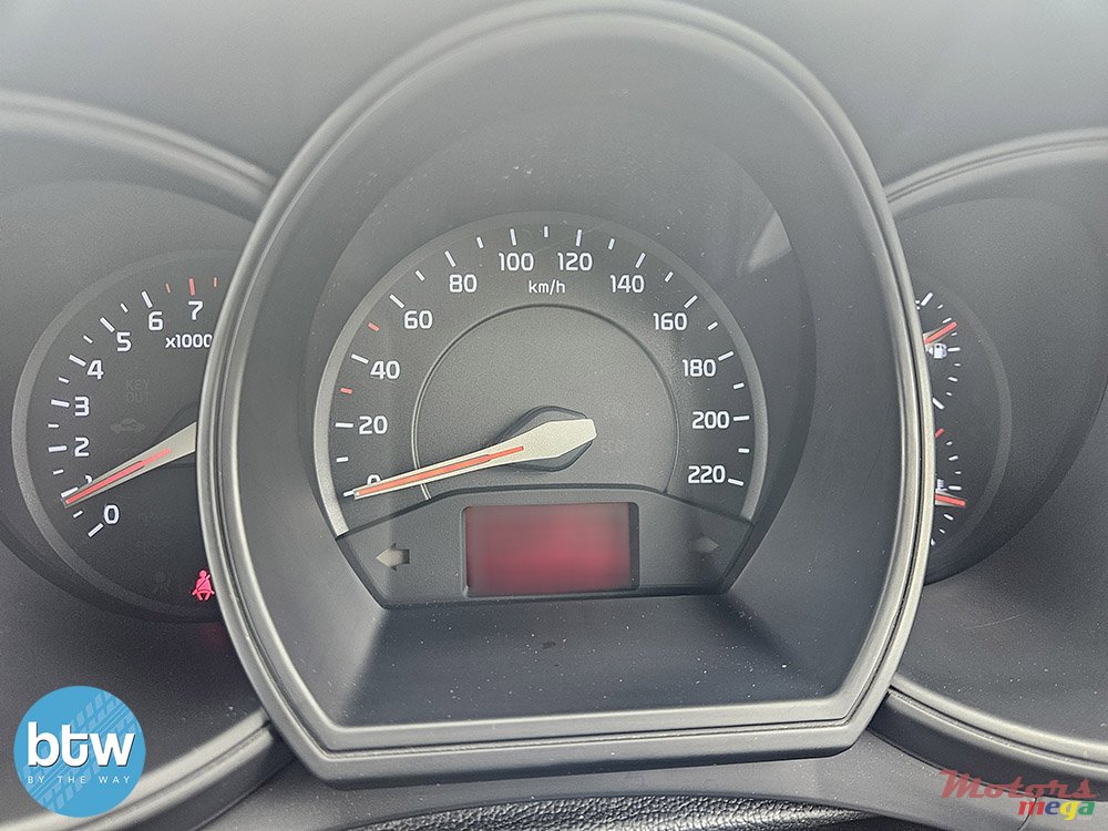 2015' Kia Rio photo #7