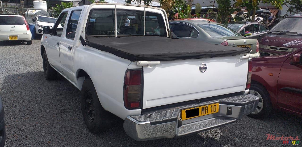 2010' Nissan Navara photo #2