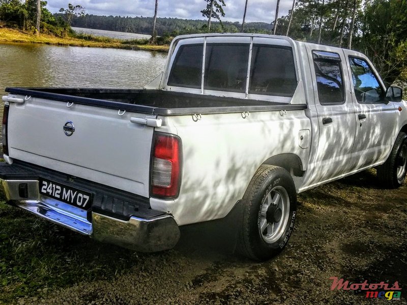 2007' Nissan Navara 2.7D Japan photo #3