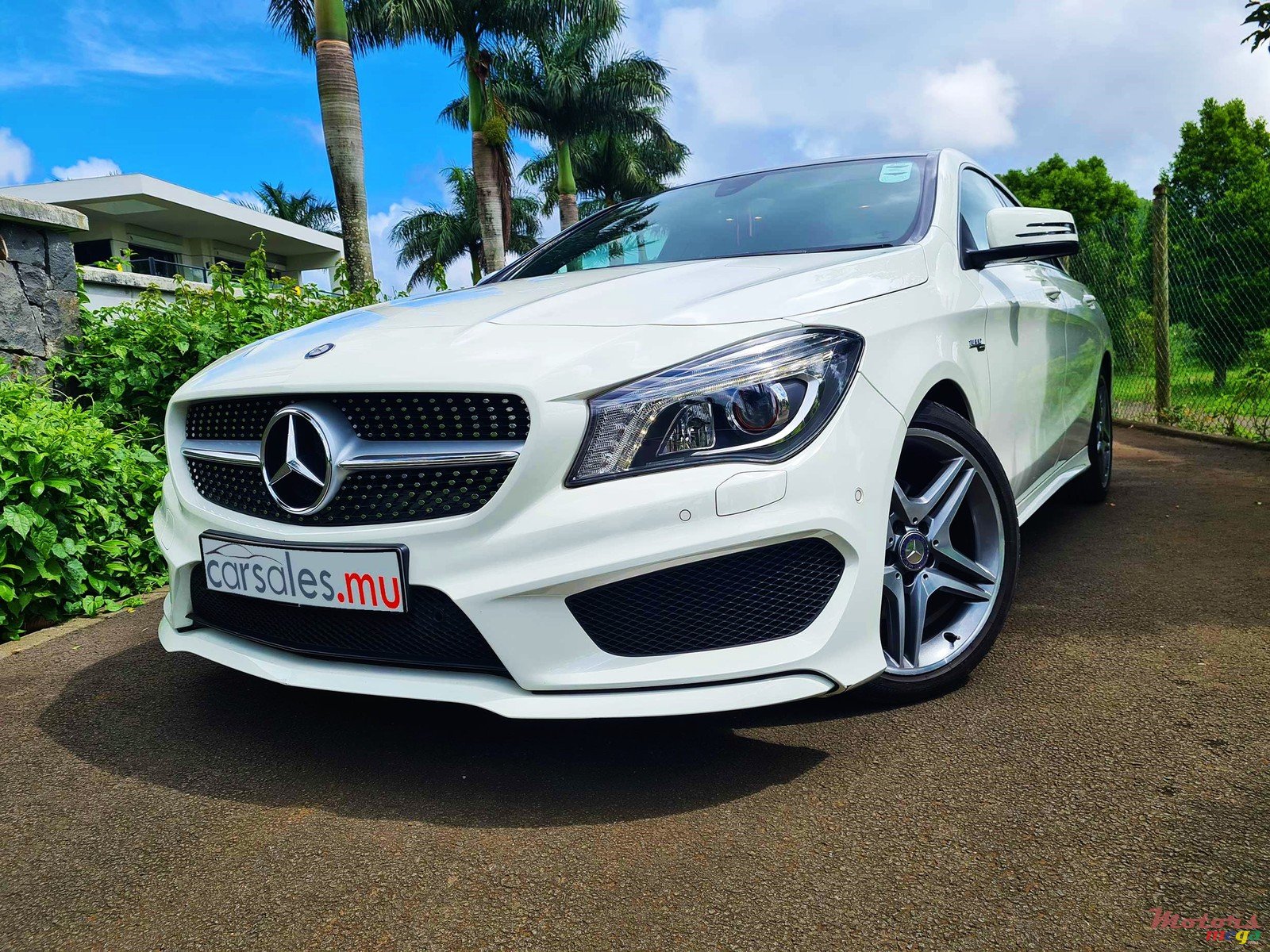 2015' Mercedes-Benz CLA 200 AMG Line photo #1