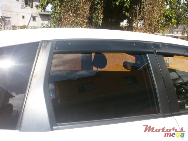 2012' Honda FCX Clarity fit hybrid photo #5