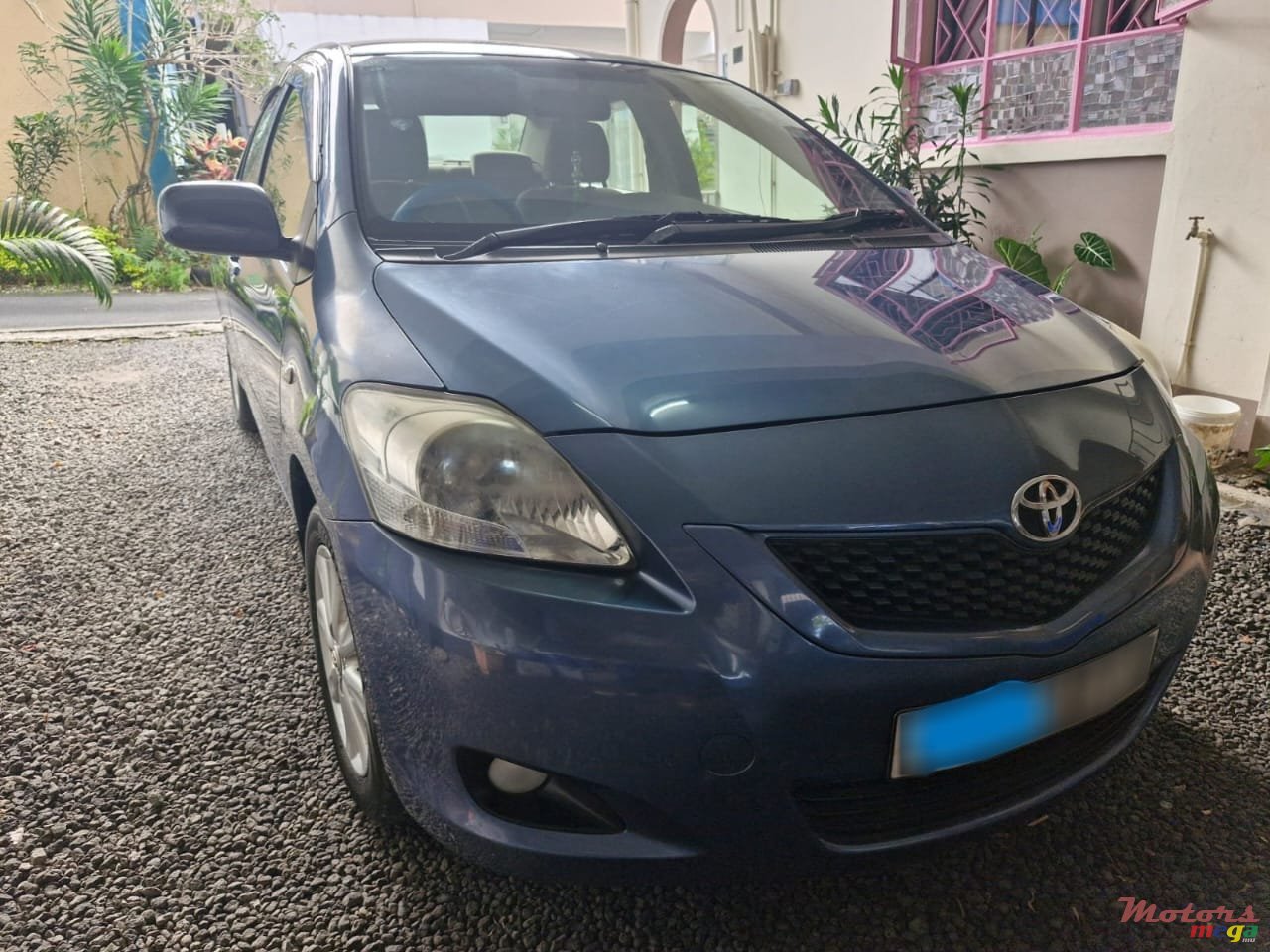 2013' Toyota Yaris photo #1