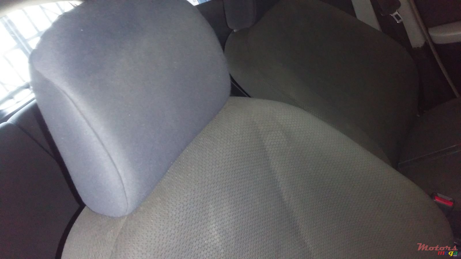 2009' Toyota Vitz photo #4