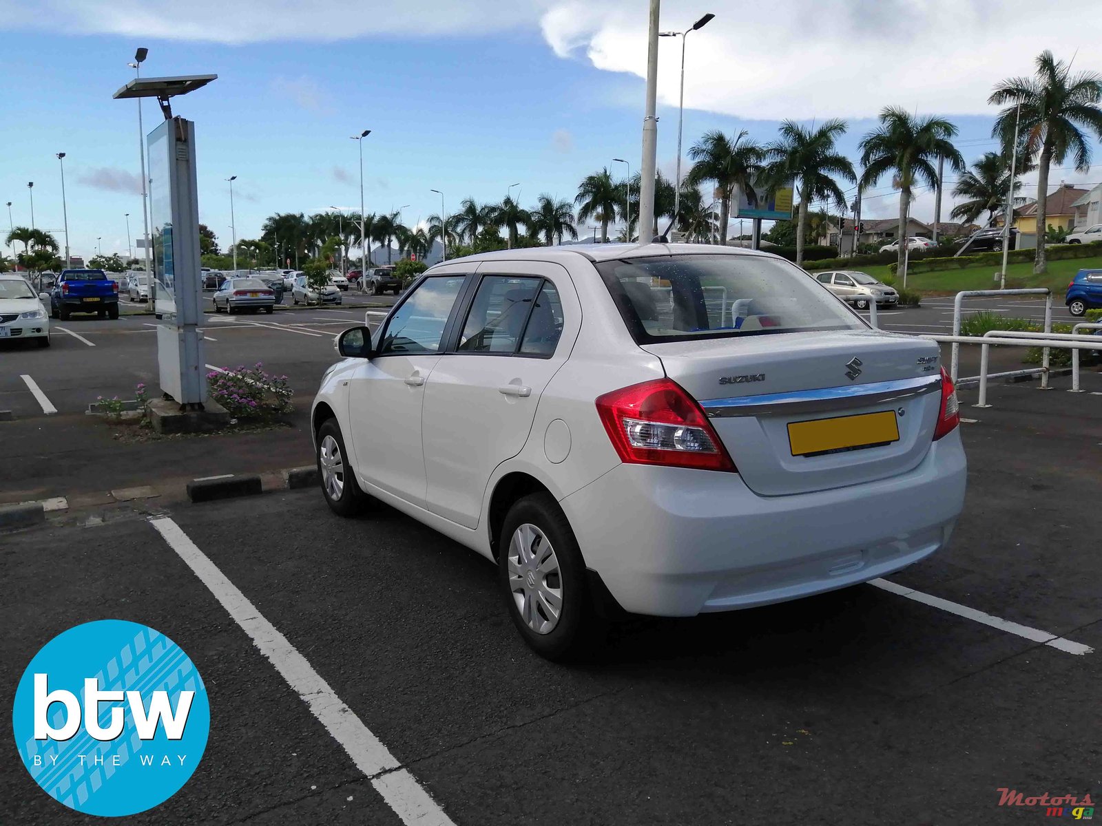 2014' Suzuki Swift Dzire photo #2