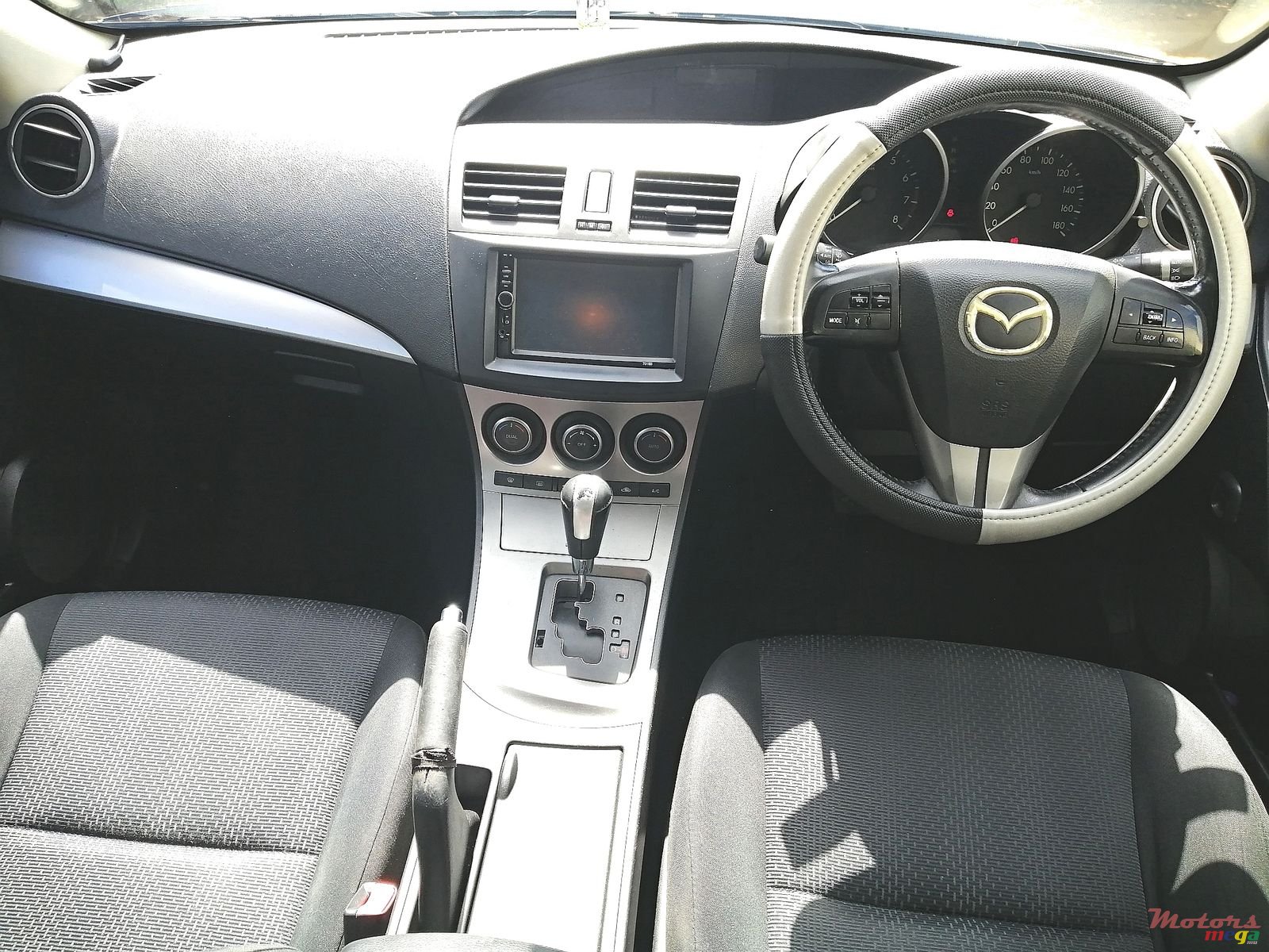 2009' Mazda Axela photo #5