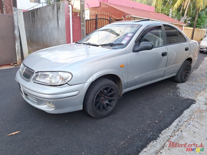 2002' Nissan Sunny photo #1