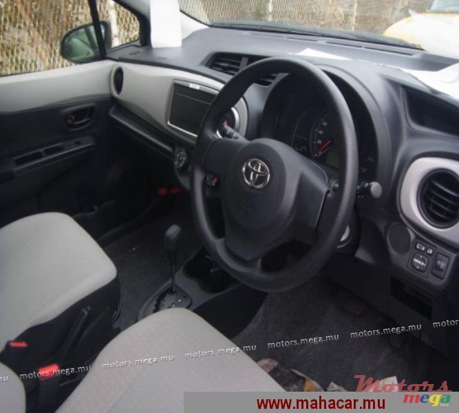 2011' Toyota Vitz photo #5