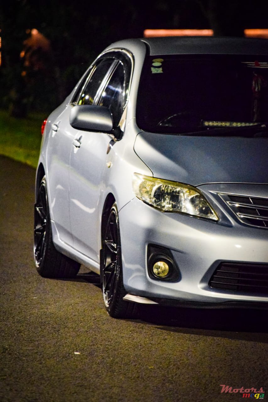 2013' Toyota Corolla GLI photo #4