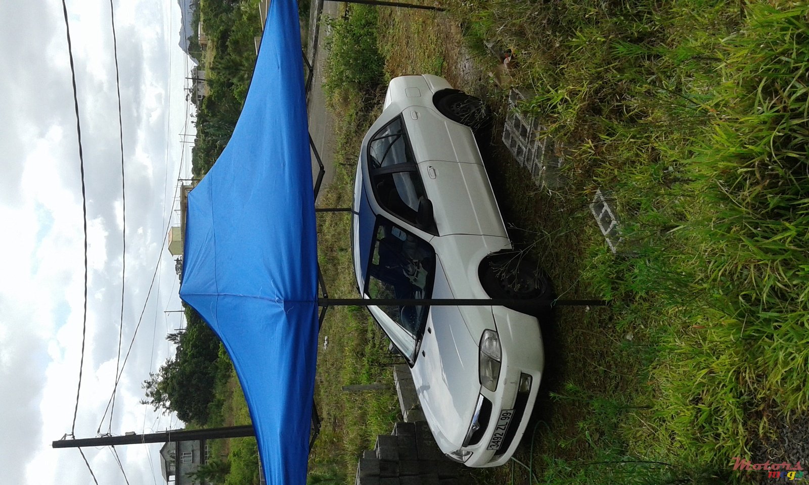 1999' Mazda 323 photo #1