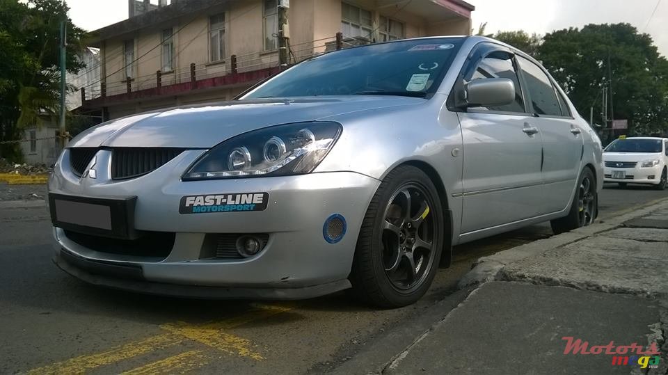 2003' Mitsubishi Lancer photo #1