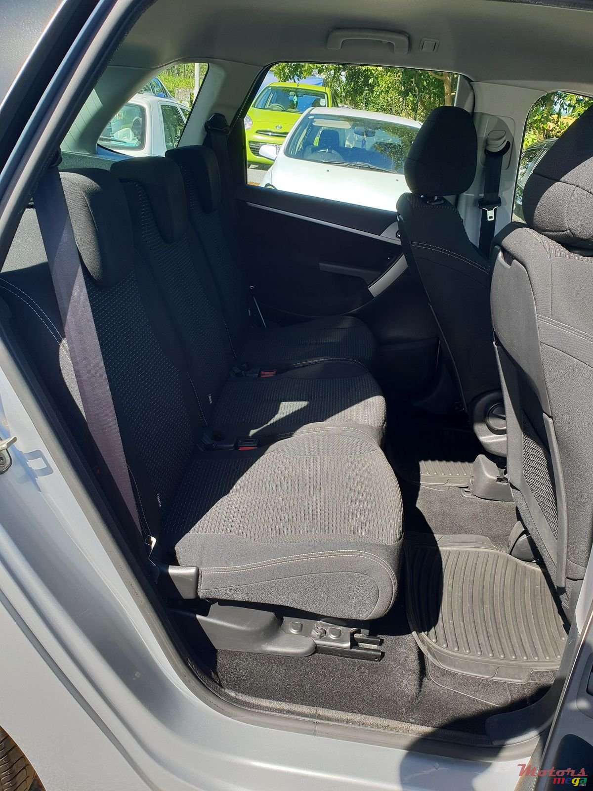 2012' Citroen C4 Picasso photo #4