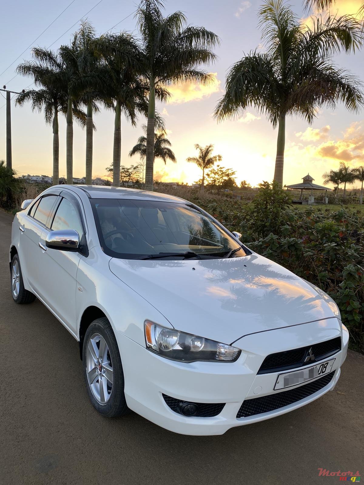 2008' Mitsubishi Lancer Evolution photo #2