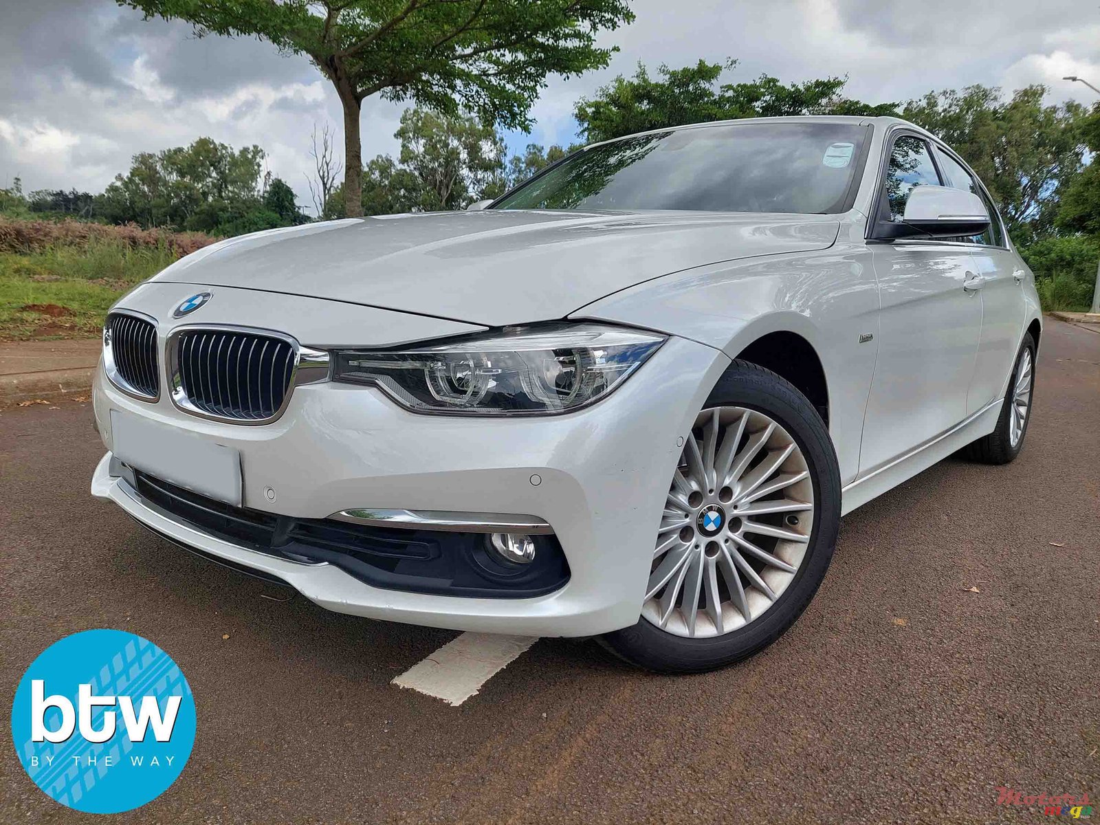 2017' BMW 318 LUXURY photo #2