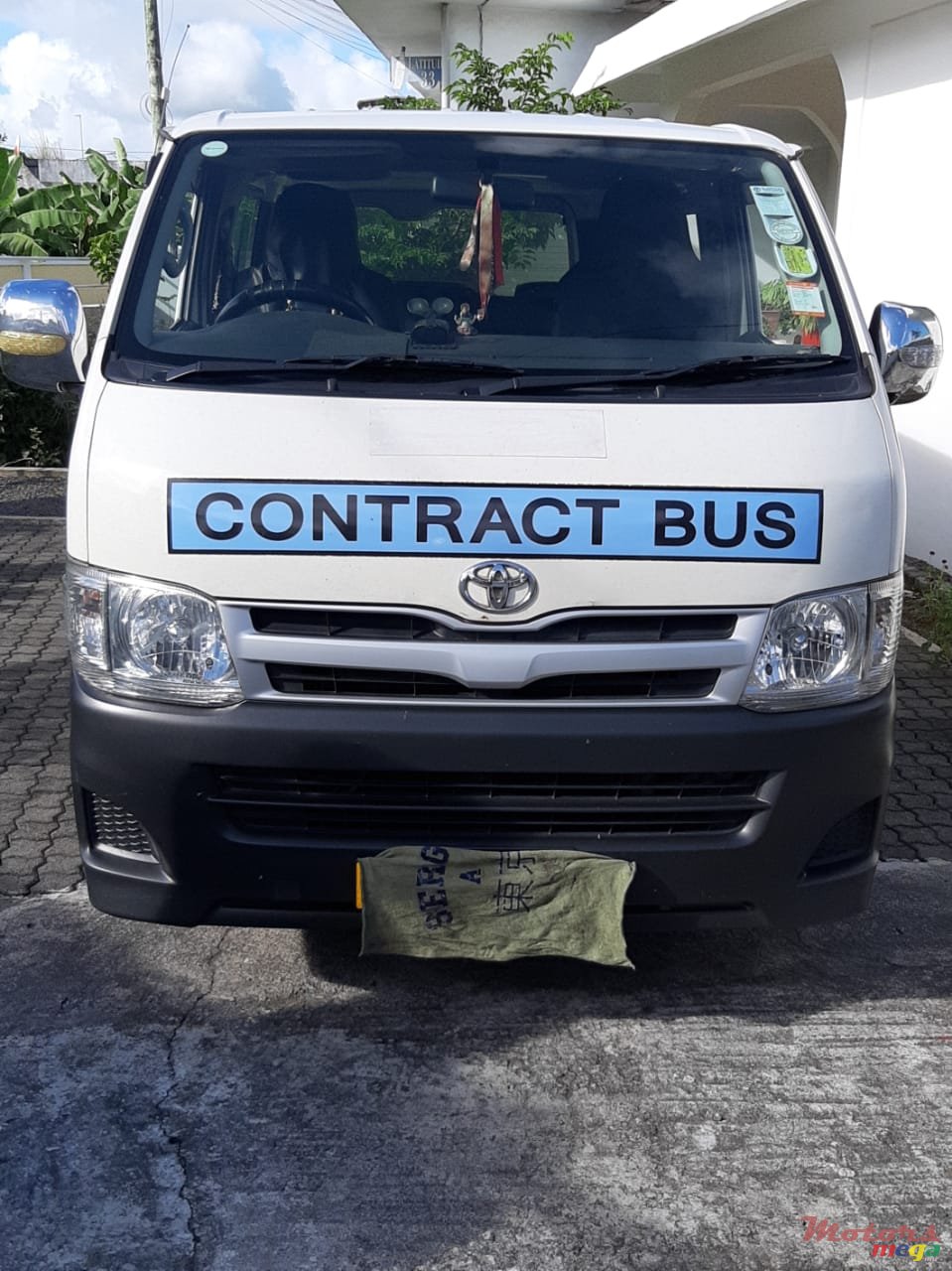 2012' Toyota HiAce photo #2