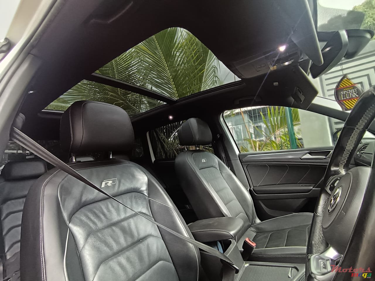 2018' Volkswagen Tiguan R line photo #5