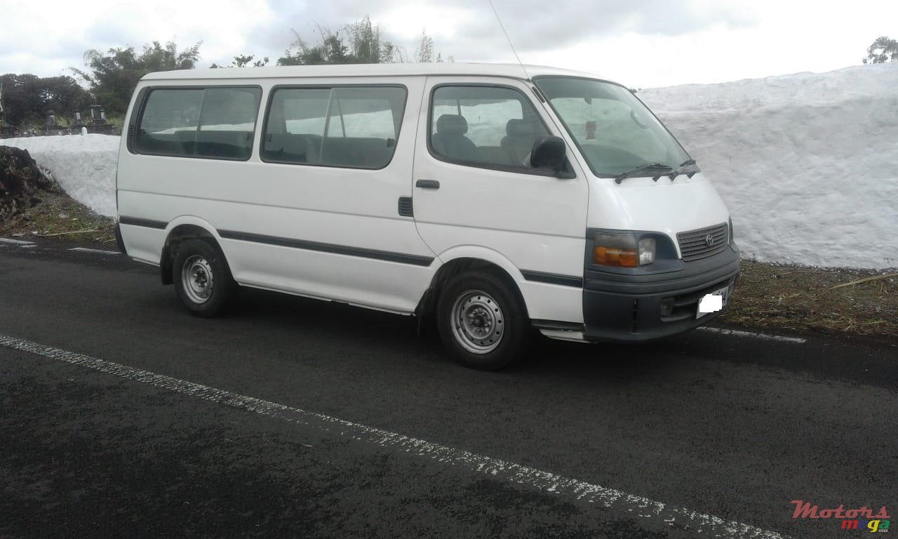 2004' Toyota photo #1