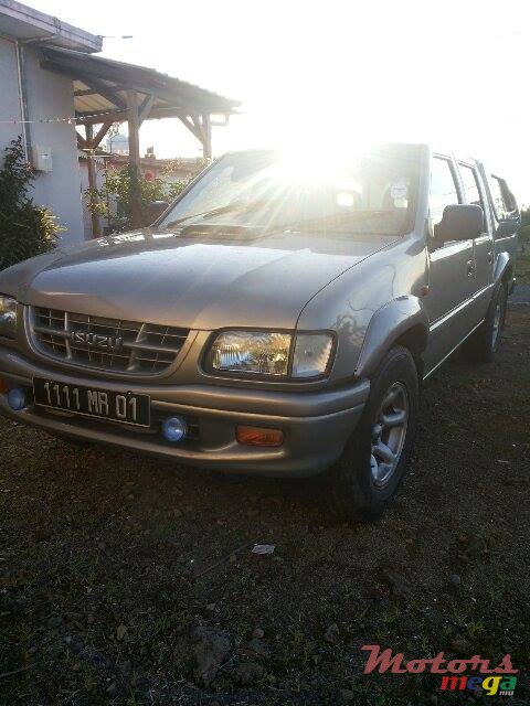 2001' Isuzu photo #1