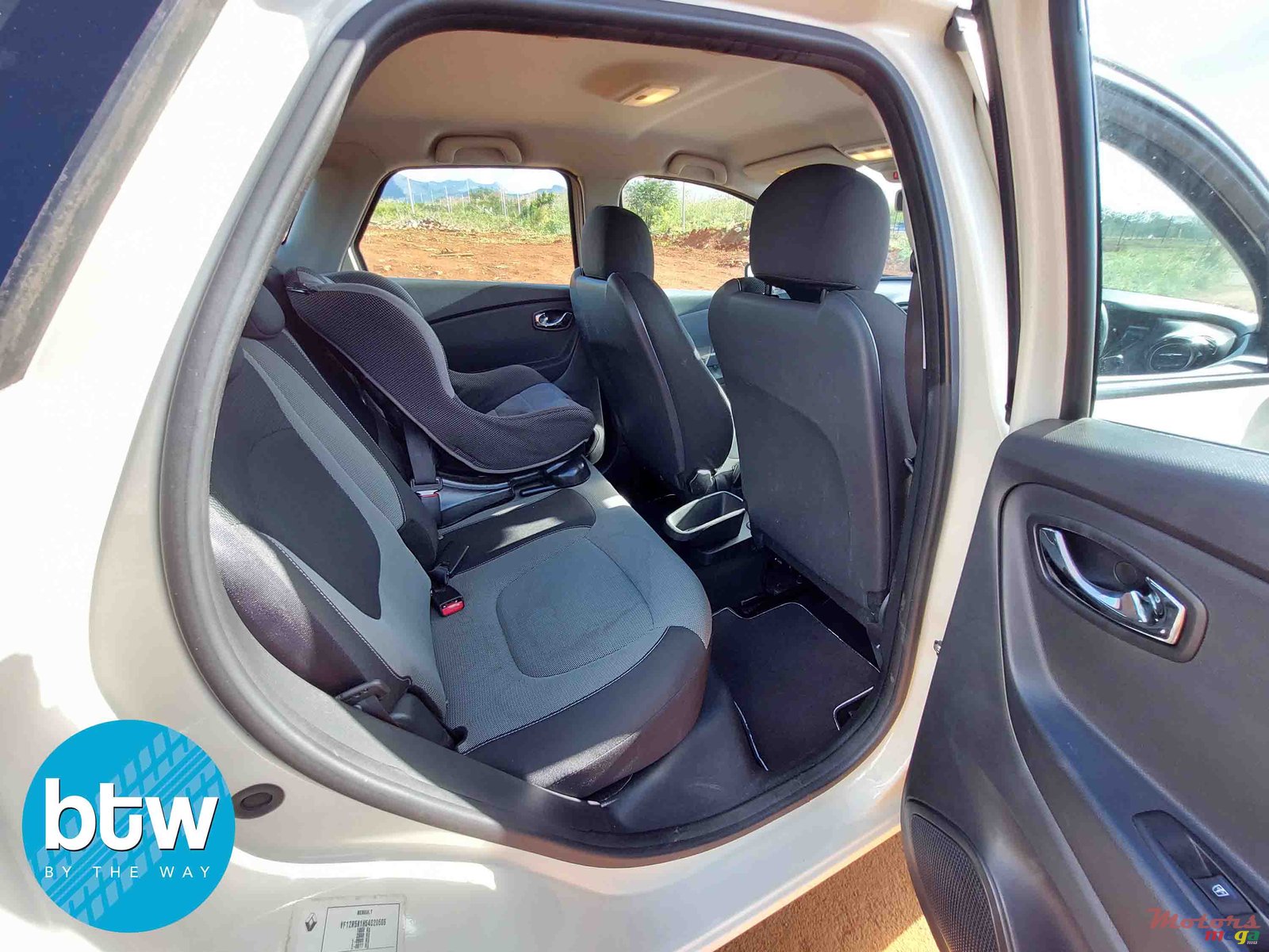 2016' Renault Captur photo #5