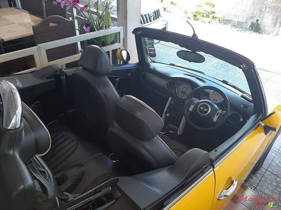 2010' MINI Cooper Cabriolet photo #2