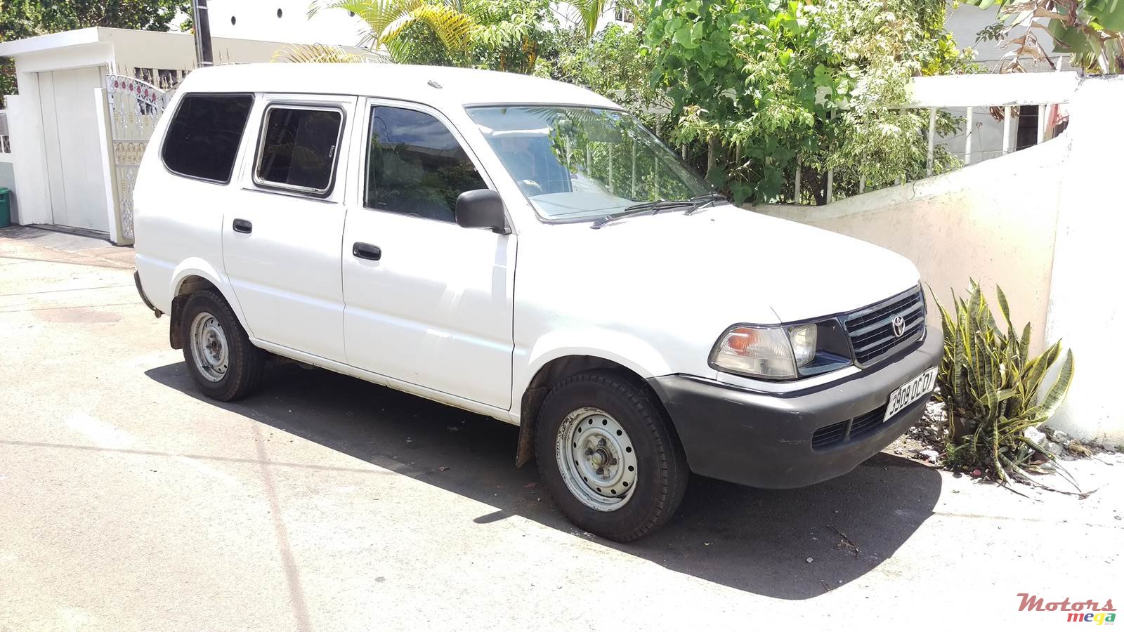 2001' Toyota Condor photo #2