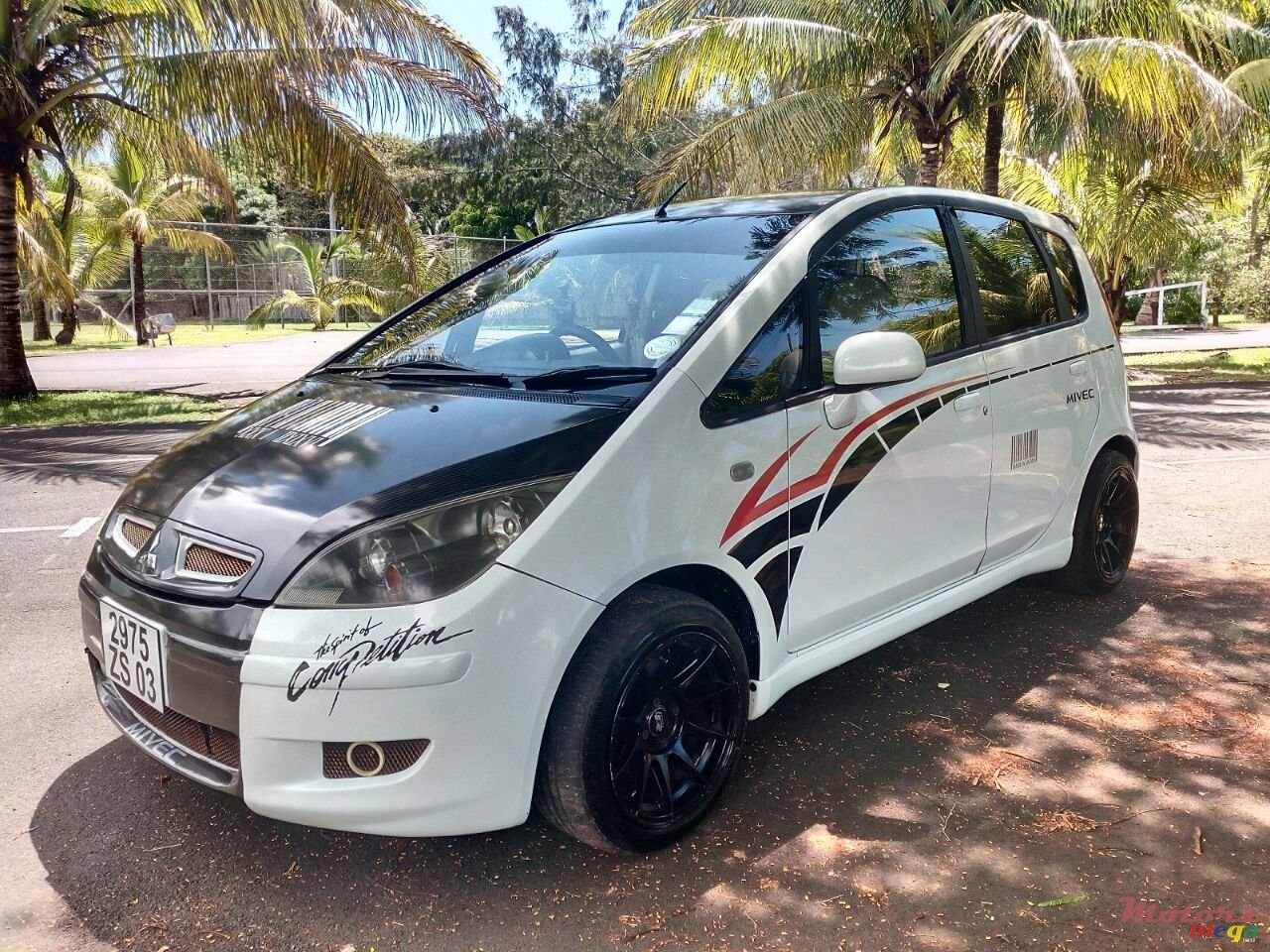 2003' Mitsubishi Colt photo #1